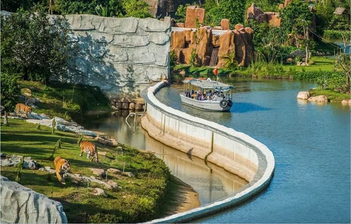 Ngồi thuyền ngắm thú bán hoang dã