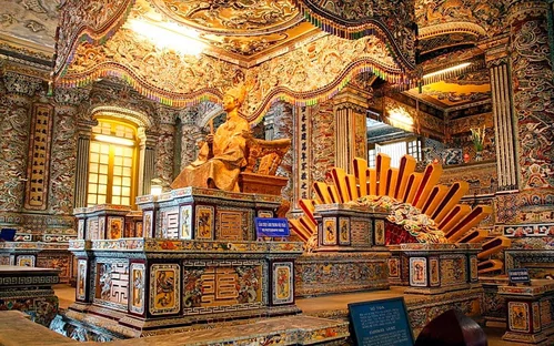 Tour-hue-lang-khai-dinh