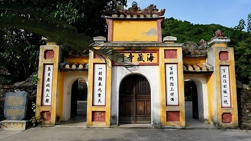 Cong-Tam-Quan-Co-Kinh