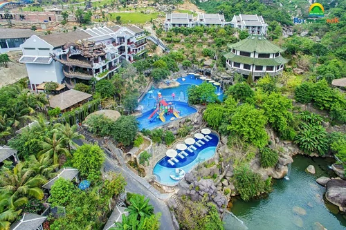 Ngâm khoáng nóng giữa núi rừng
