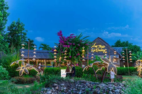 Ăn tối ngay trong khu trước giờ diễn