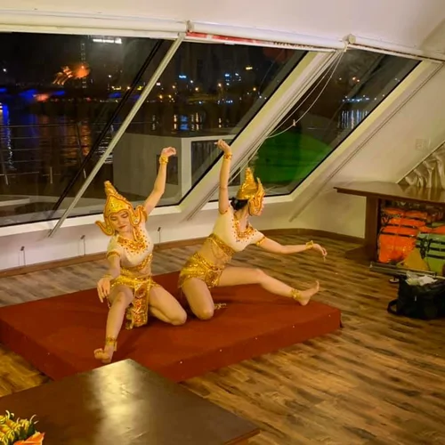 Múa Chăm Trên Du Thuyền