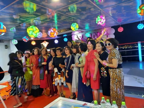 So nhanh 5 du thuyền sông Hàn