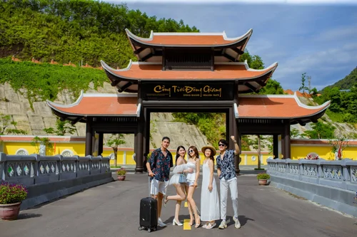 Cổng trời đông giang