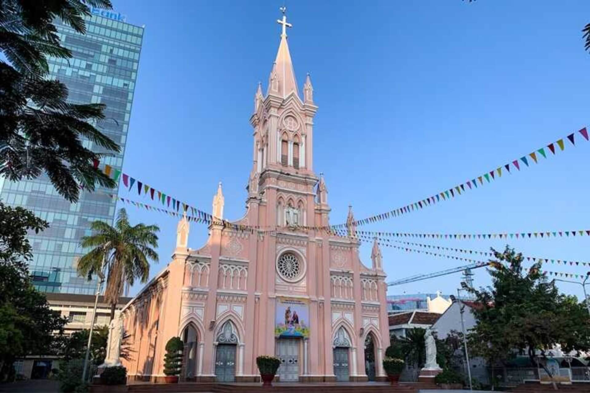 Nha-Tho-Chinh-Toa
