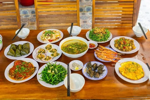Ăn hải sản tươi và món riêng của đảo