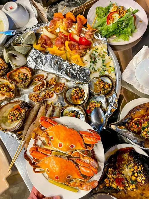 Ăn hải sản tươi và món riêng của đảo