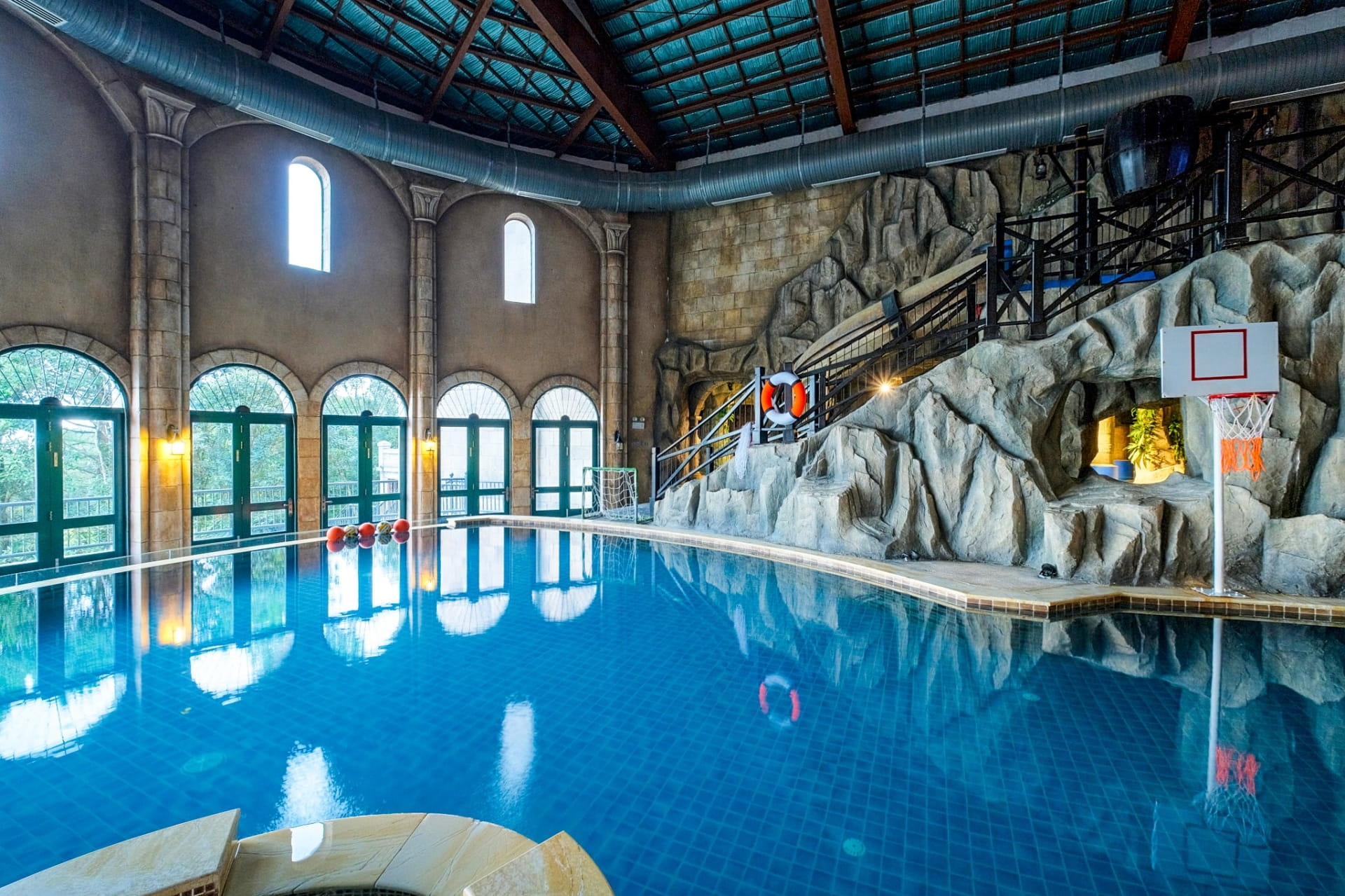 Hồ Bơi Nước Nóng La Piscine